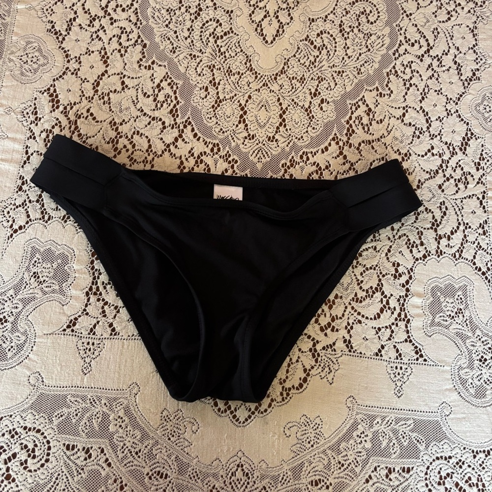 black swimsuit bottom size small